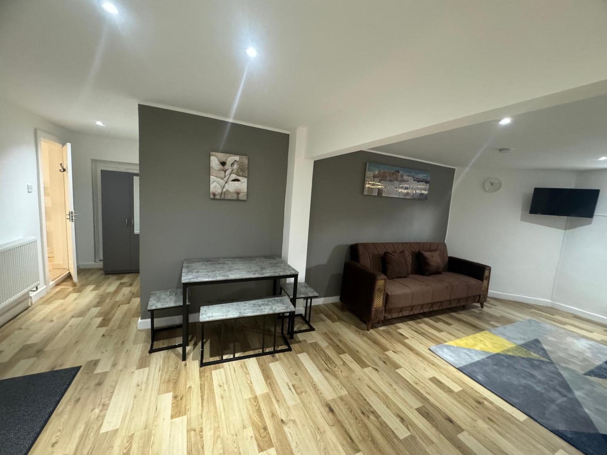 Mk Apartments, Of Manchester, Chorlton * Manchester